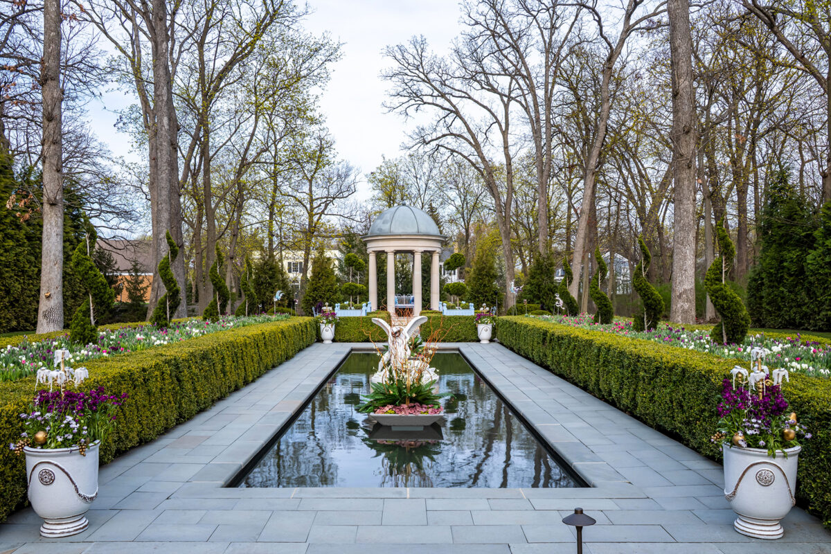 VERSAILLES FANTASY GARDEN